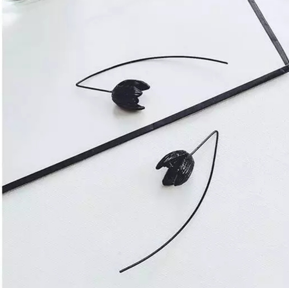 Handmade Black Wire Tulip Flower Earrings - Picture 4 of 6